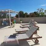 Mel&stef With Swimming Pool Ideal For Family Vacation Apartment *