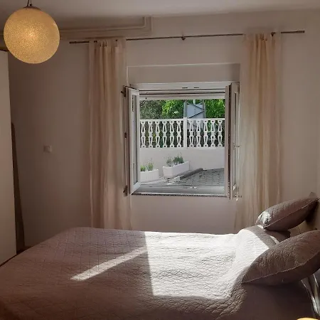 Mel&stef With Swimming Pool Ideal For Family Vacation Apartment