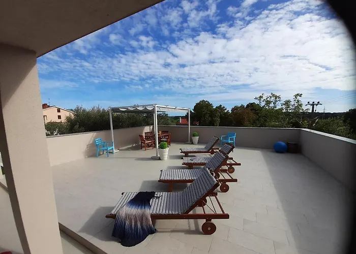 Mel&stef With Swimming Pool Ideal For Family Vacation بولا