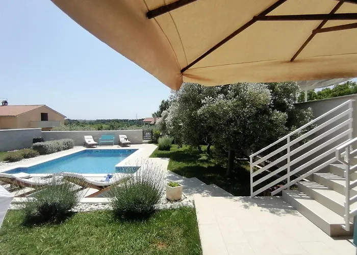 Mel&stef With Swimming Pool Ideal For Family Vacation شقة