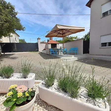 Mel&stef, Charming House, With Private Swimming Pool Ideal For Family Vacation Apartment
