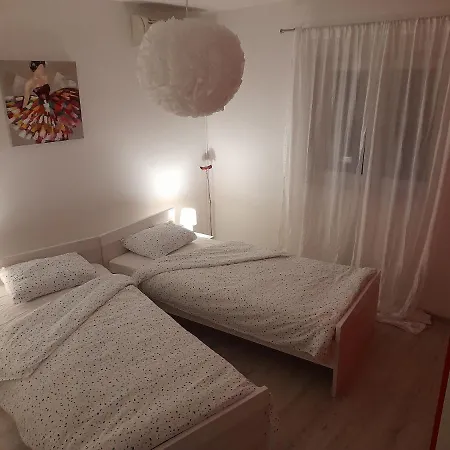 Mel&stef, Charming House, With Private Swimming Pool Ideal For Family Vacation Apartment *
