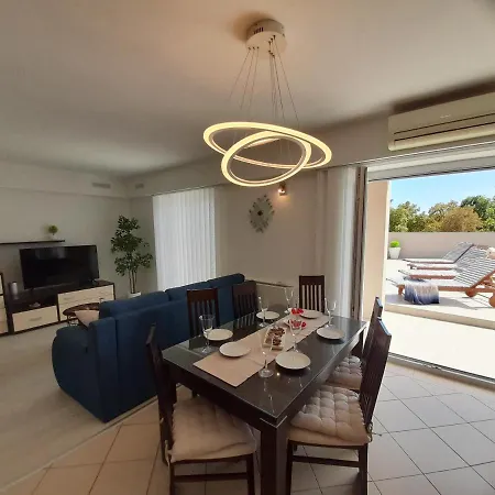 Apartment Mel&stef, Charming House, With Private Swimming Pool Ideal For Family Vacation Pula
