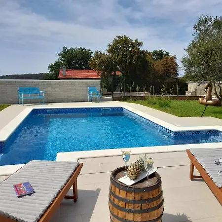 Mel&stef, Charming House, With Private Swimming Pool Ideal For Family Vacation Pula