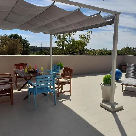 Apartment Mel&stef, Charming House, With Private Swimming Pool Ideal For Family Vacation *