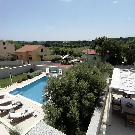 Mel&stef, Charming House, With Private Swimming Pool Ideal For Family Vacation *