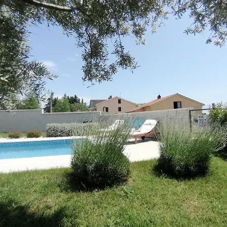 Apartment Mel&stef, Charming House, With Private Swimming Pool Ideal For Family Vacation *