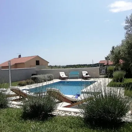 Mel&stef With Swimming Pool Ideal For Family Vacation Apartament *